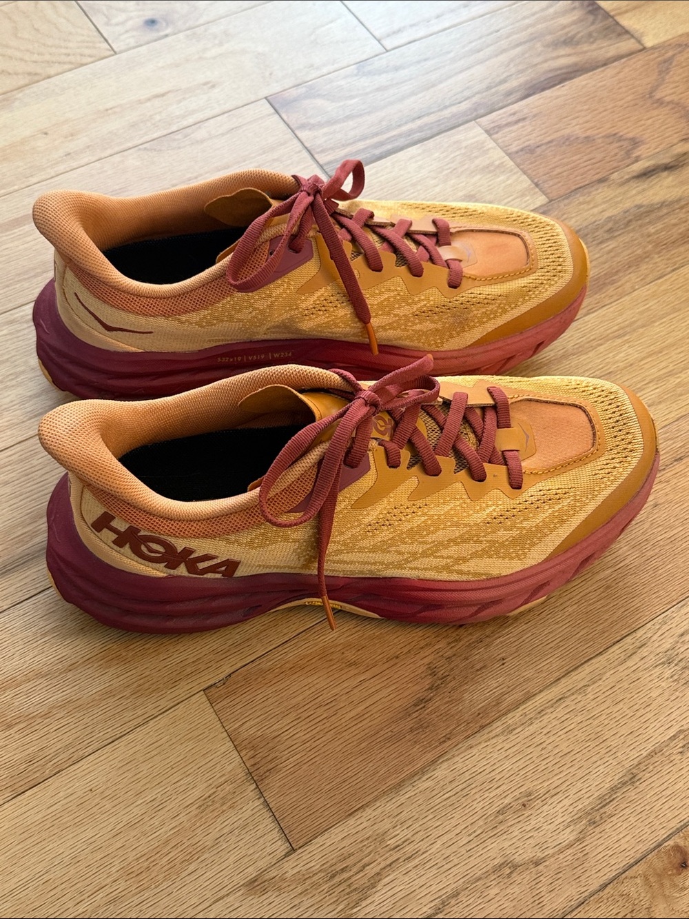 Hoka Speedgoat 5 Vibram Running Shoe Women’s Size 7B Workout Trail Hiking Outdoo